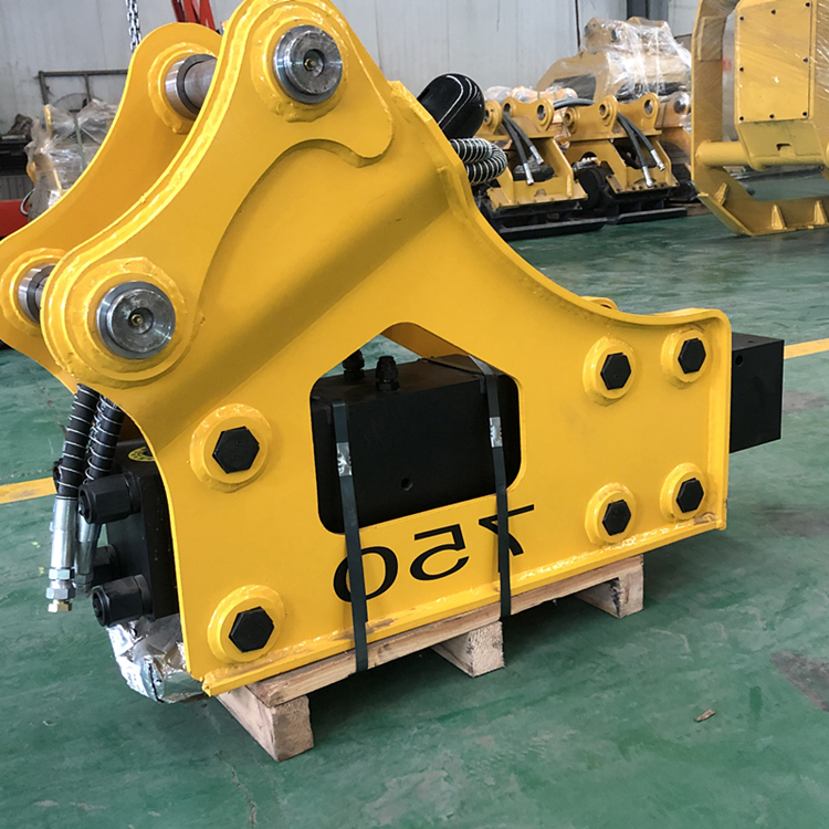 Triangular hydraulic crushing hammer