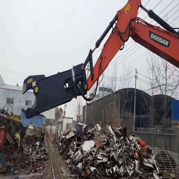 Excavator steel shear